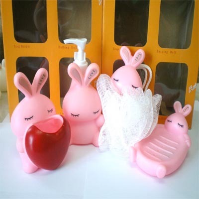 Love愛心兔浴室四件套 時尚衛(wèi)浴與動漫文化的完美融合